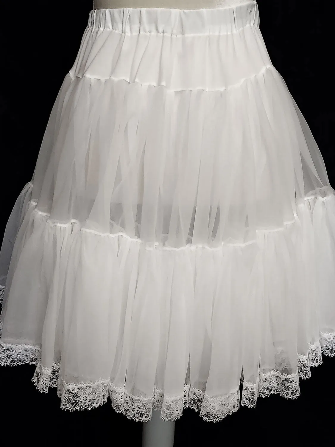 *BEAUTIFUL FLUFFY VINTAGE SAMS GRAND SWEEP LACE TRIMMED CRINOLINE IN SNOW WHITE