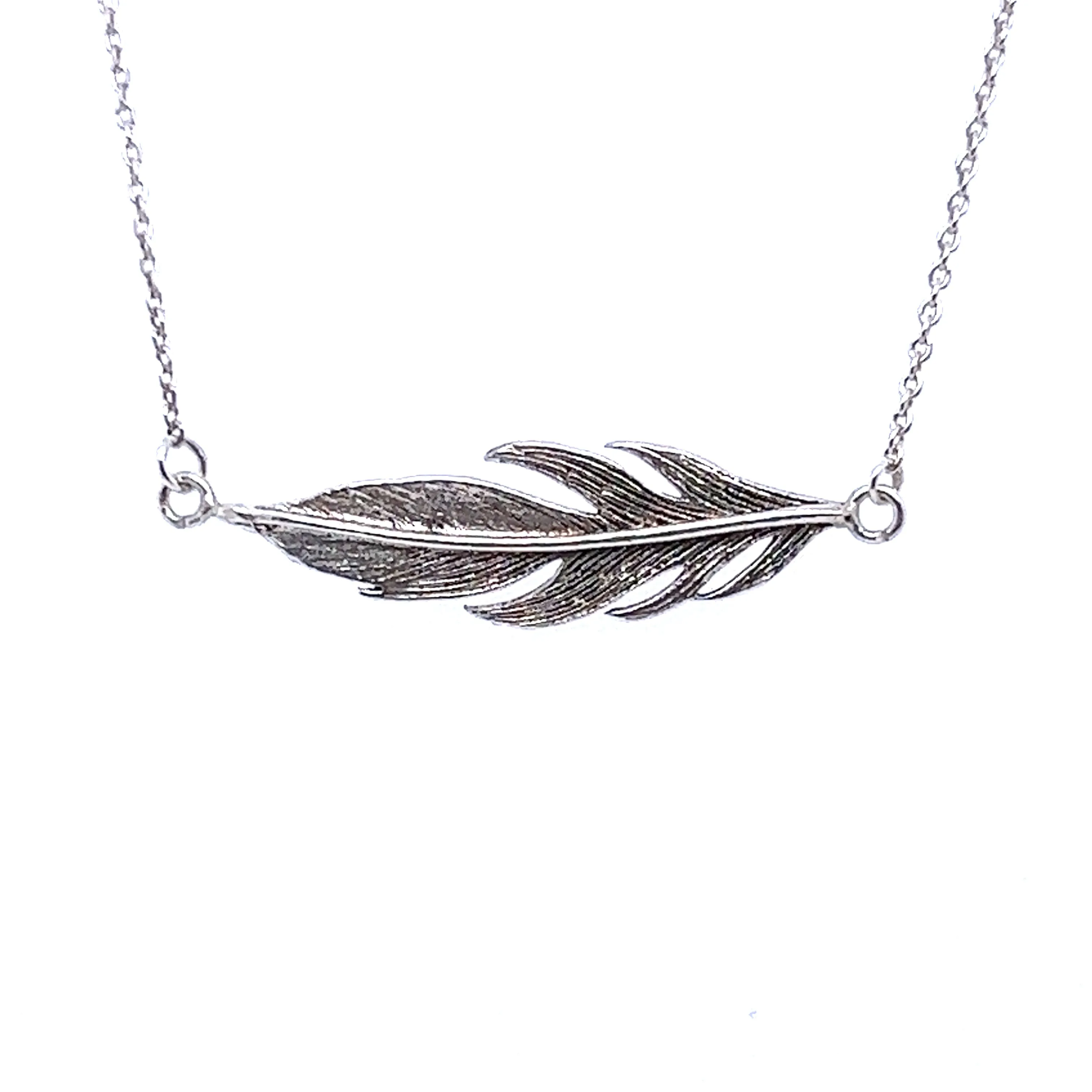 CA27 Feather Necklace