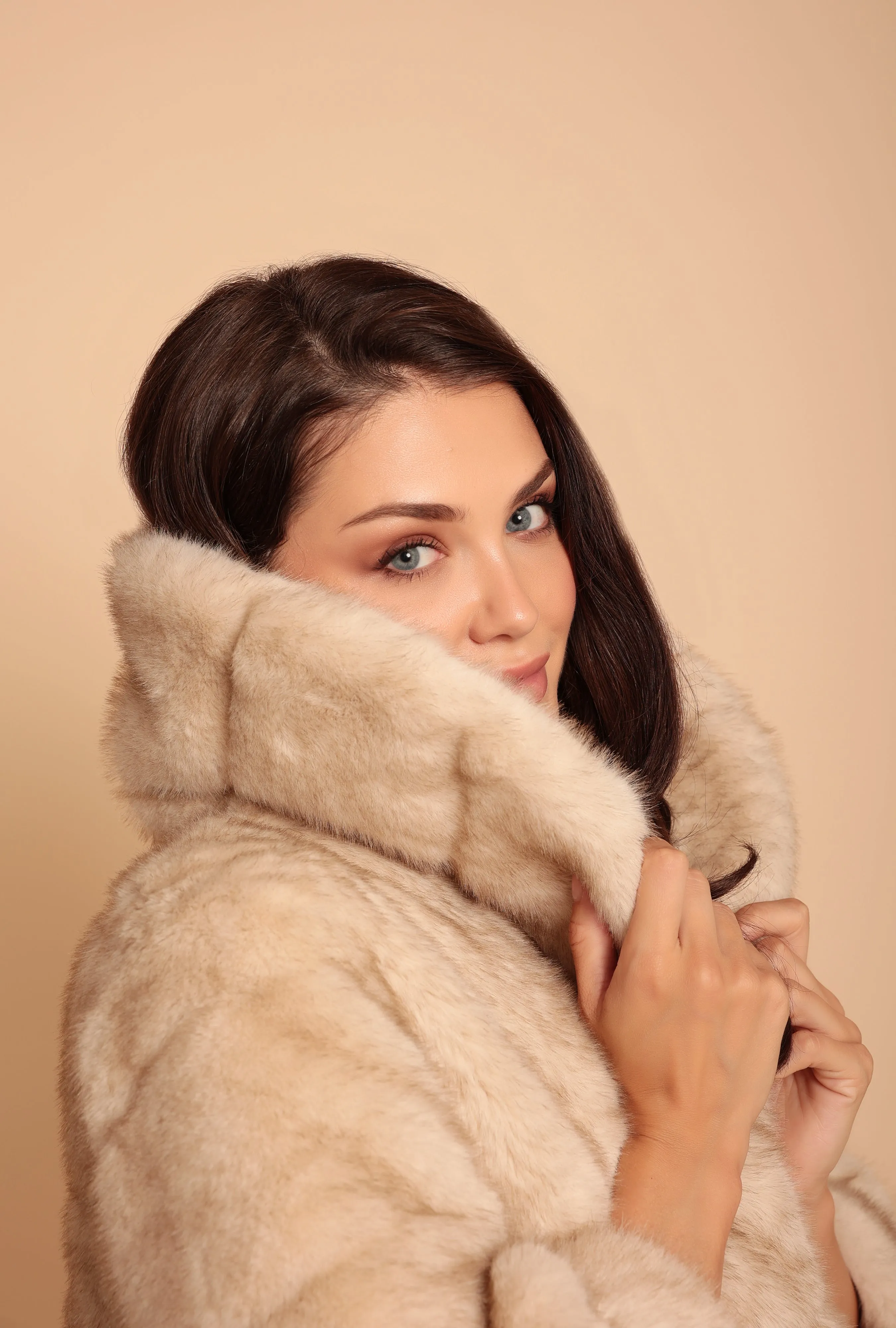 'Hollywood' Faux Fur Coat in Crema