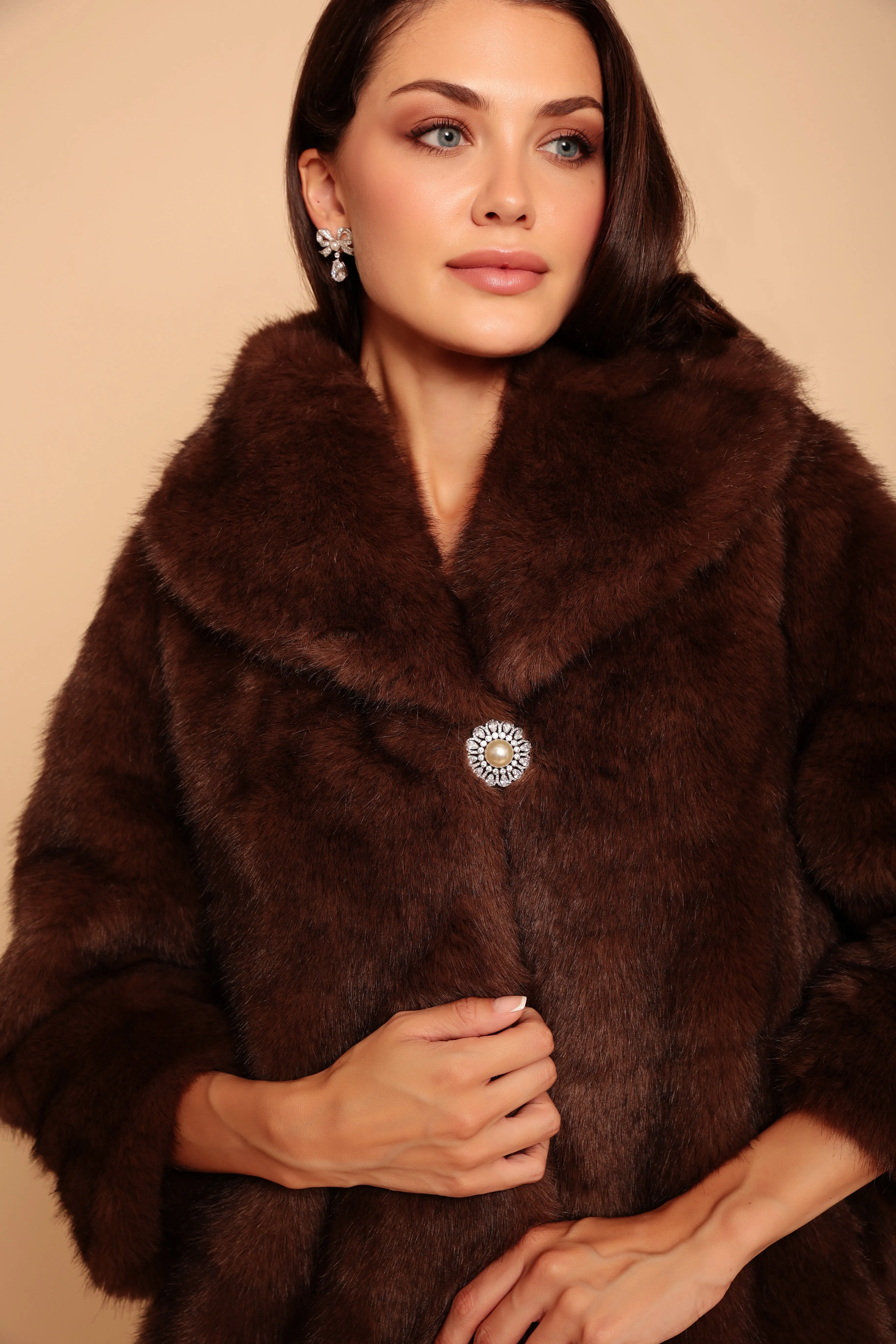 'Hollywood' Faux Fur Coat in Marrone