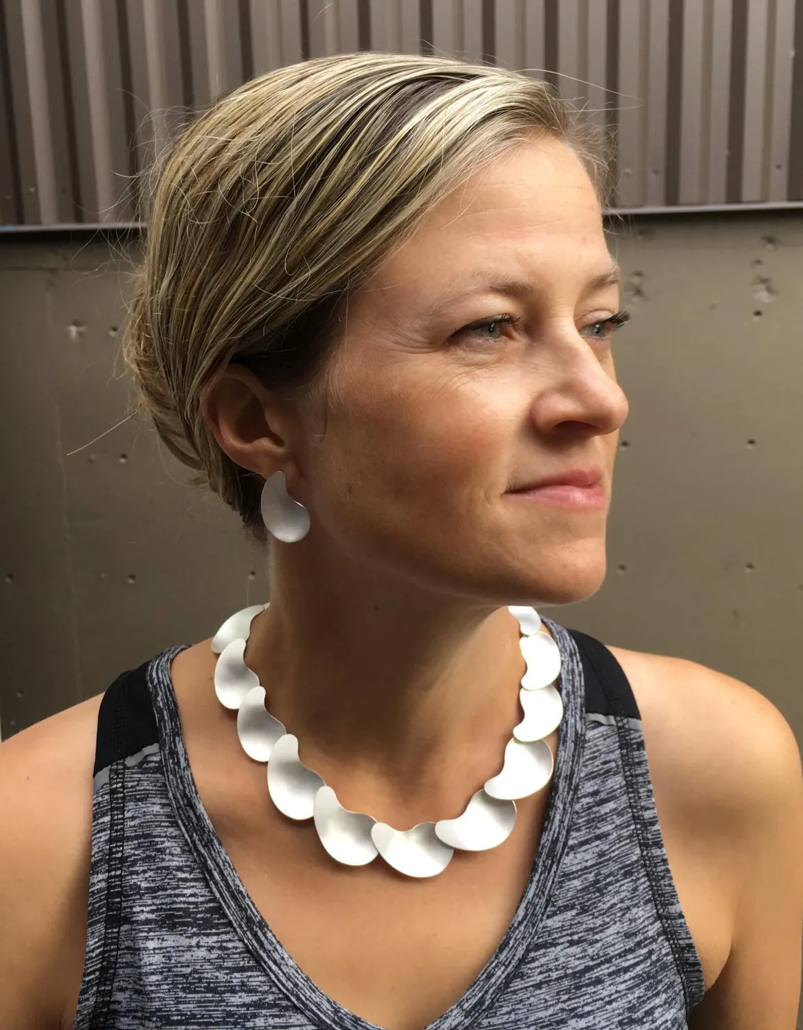 Modern Kidney Pool Collar Necklace