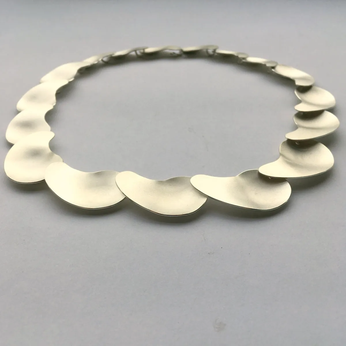 Modern Kidney Pool Collar Necklace