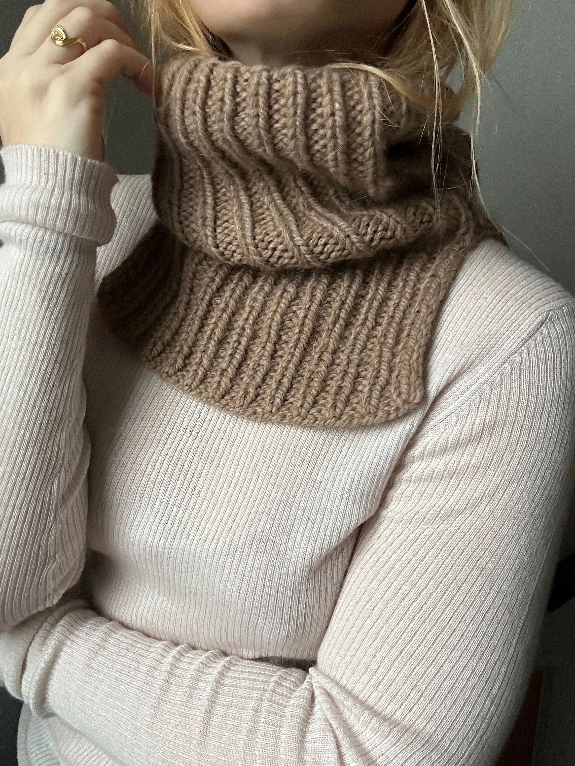 Nellie Neck Warmer - ENGLISH