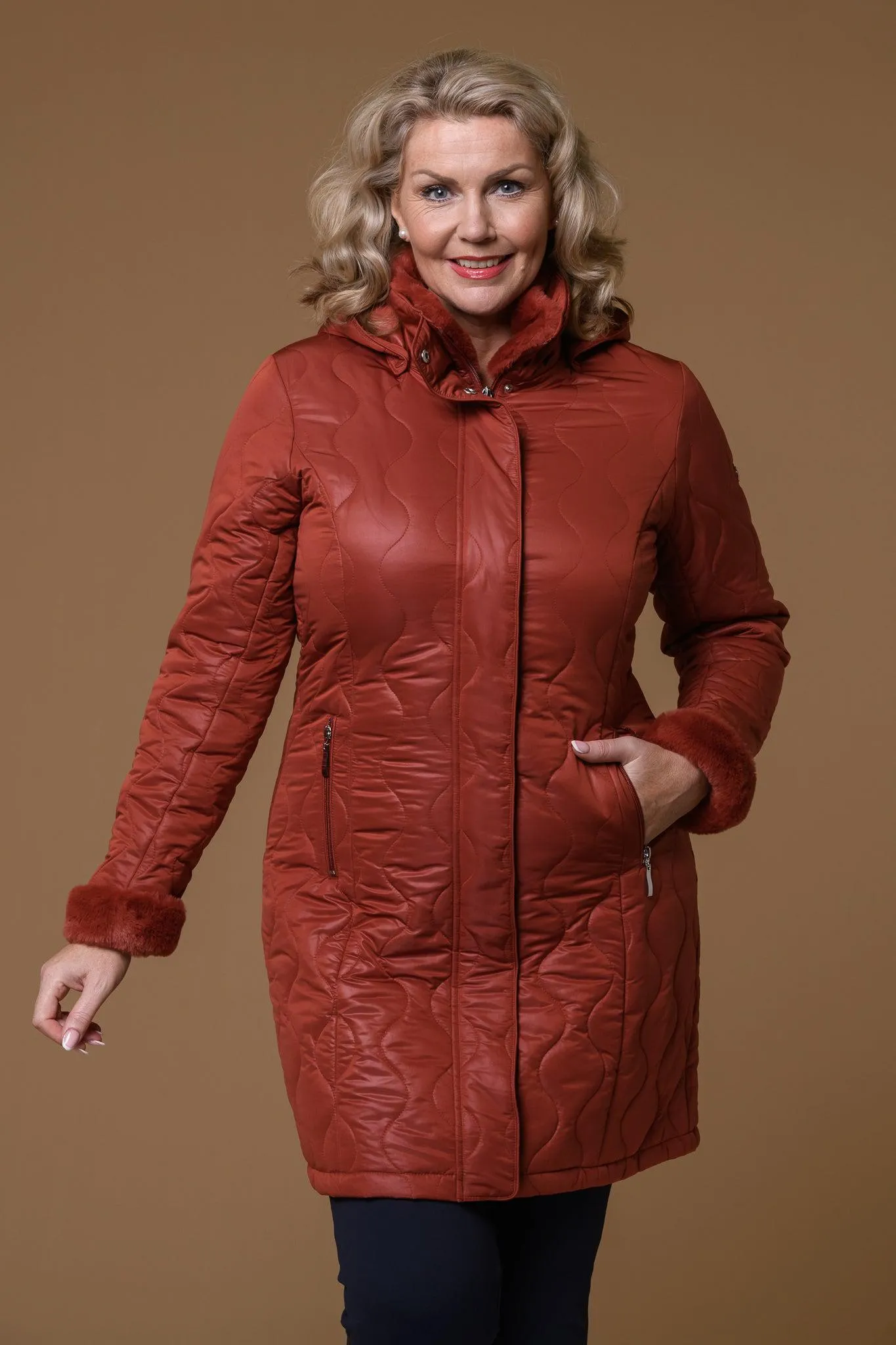 Oval Quilt Fur Trim Jacket-Rust