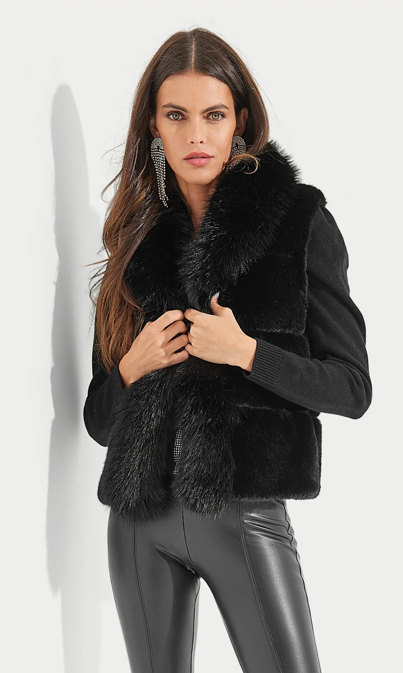 PHOEBE FAUX FUR VEST - BLACK