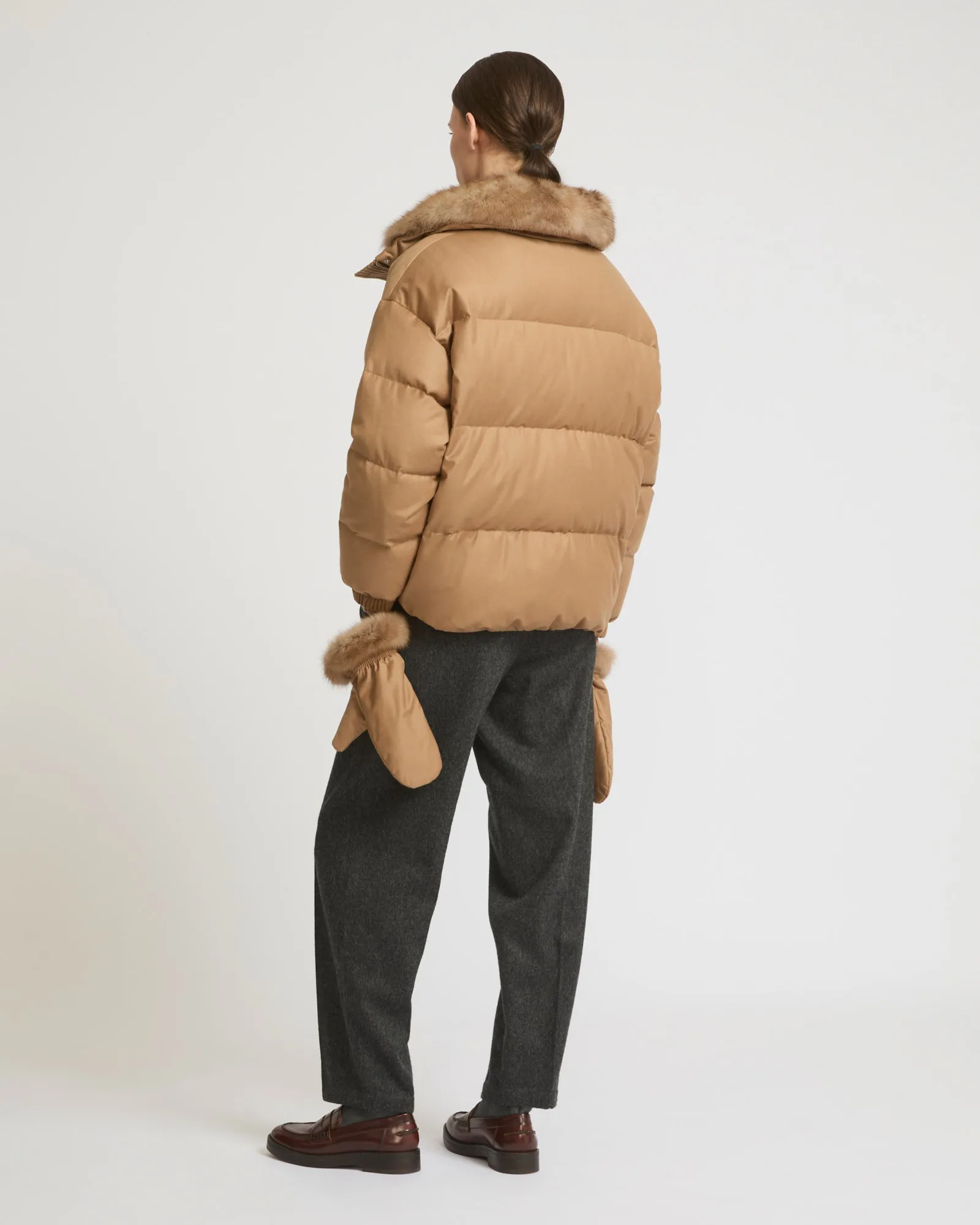 Short down jacket in Loro Piana flannel fabric with detachable sable collar