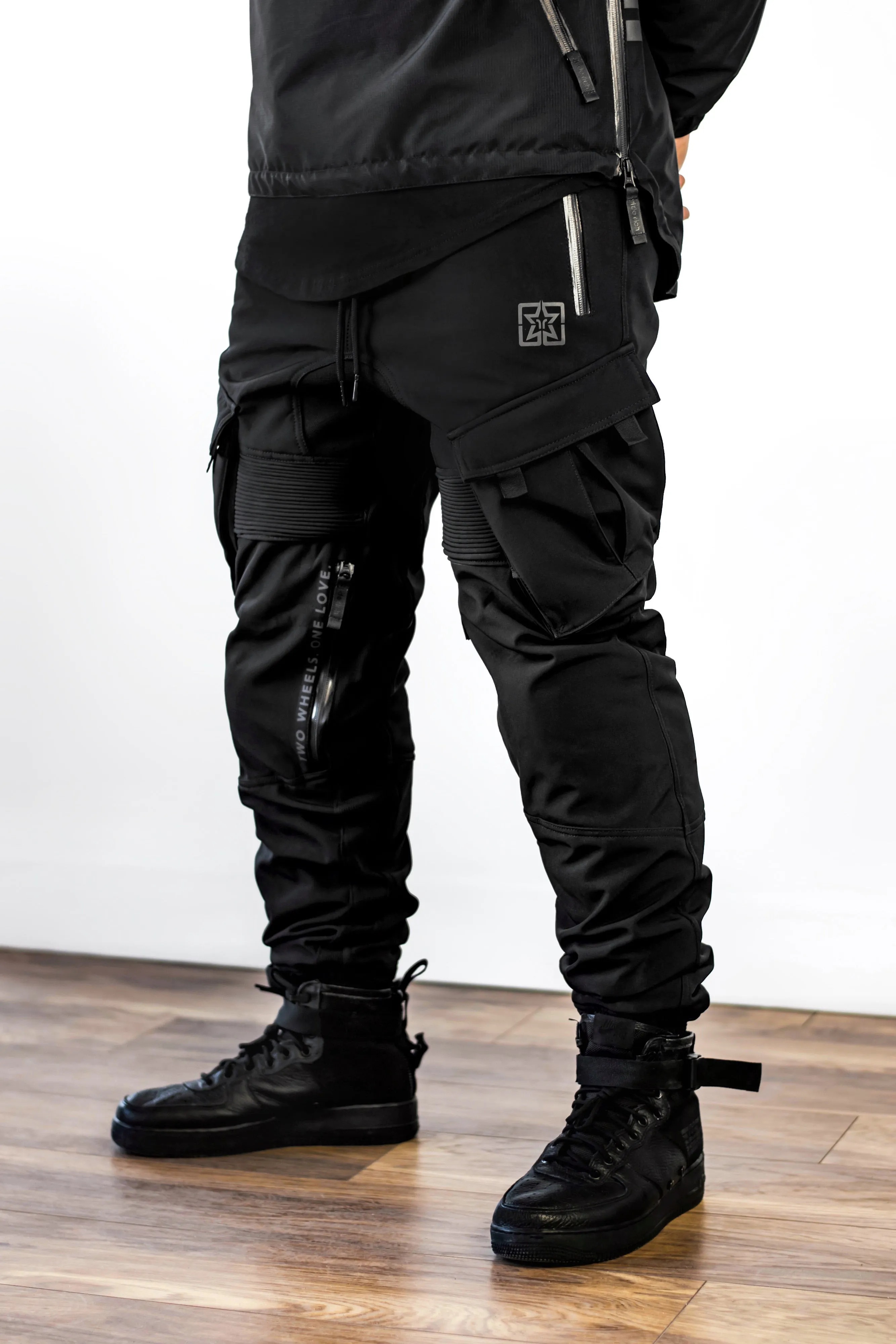 Unit 16™ Armoured Softshell Cargo Joggers {Black}