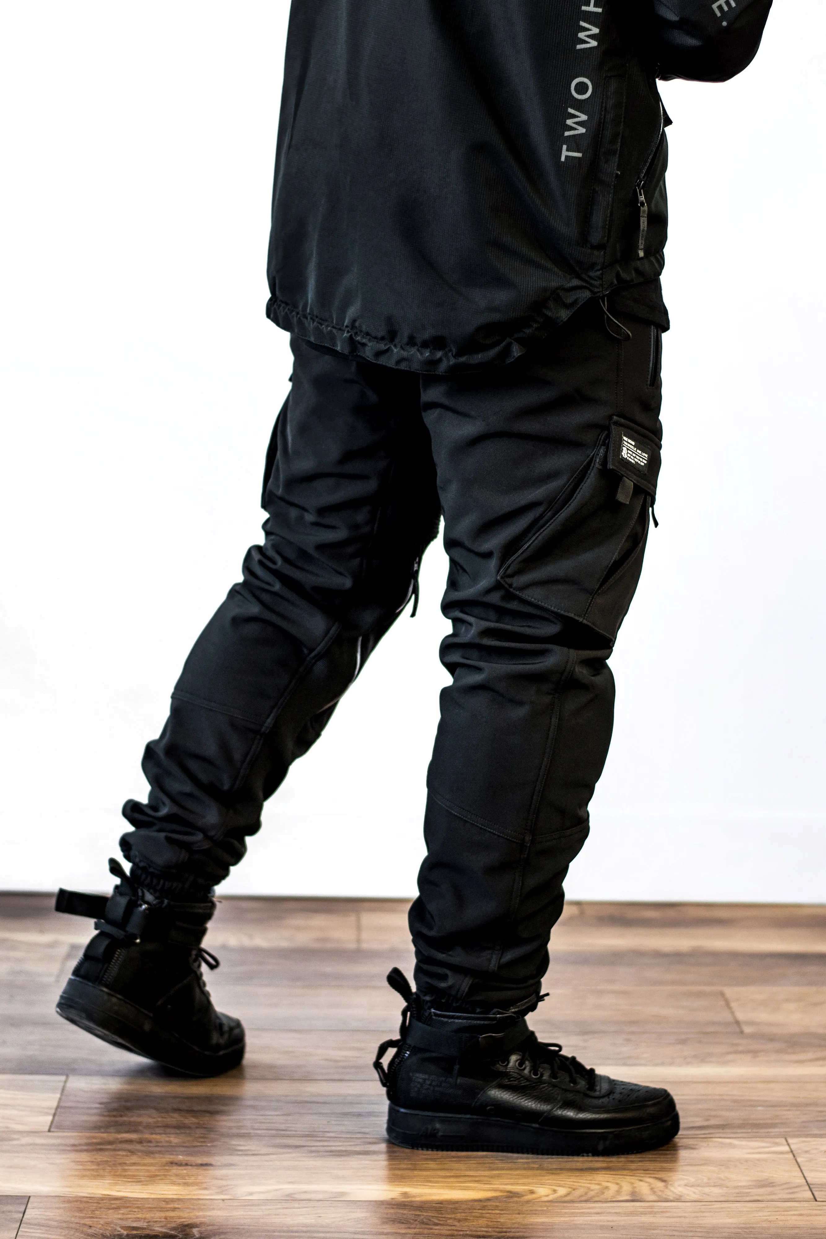 Unit 16™ Armoured Softshell Cargo Joggers {Black}