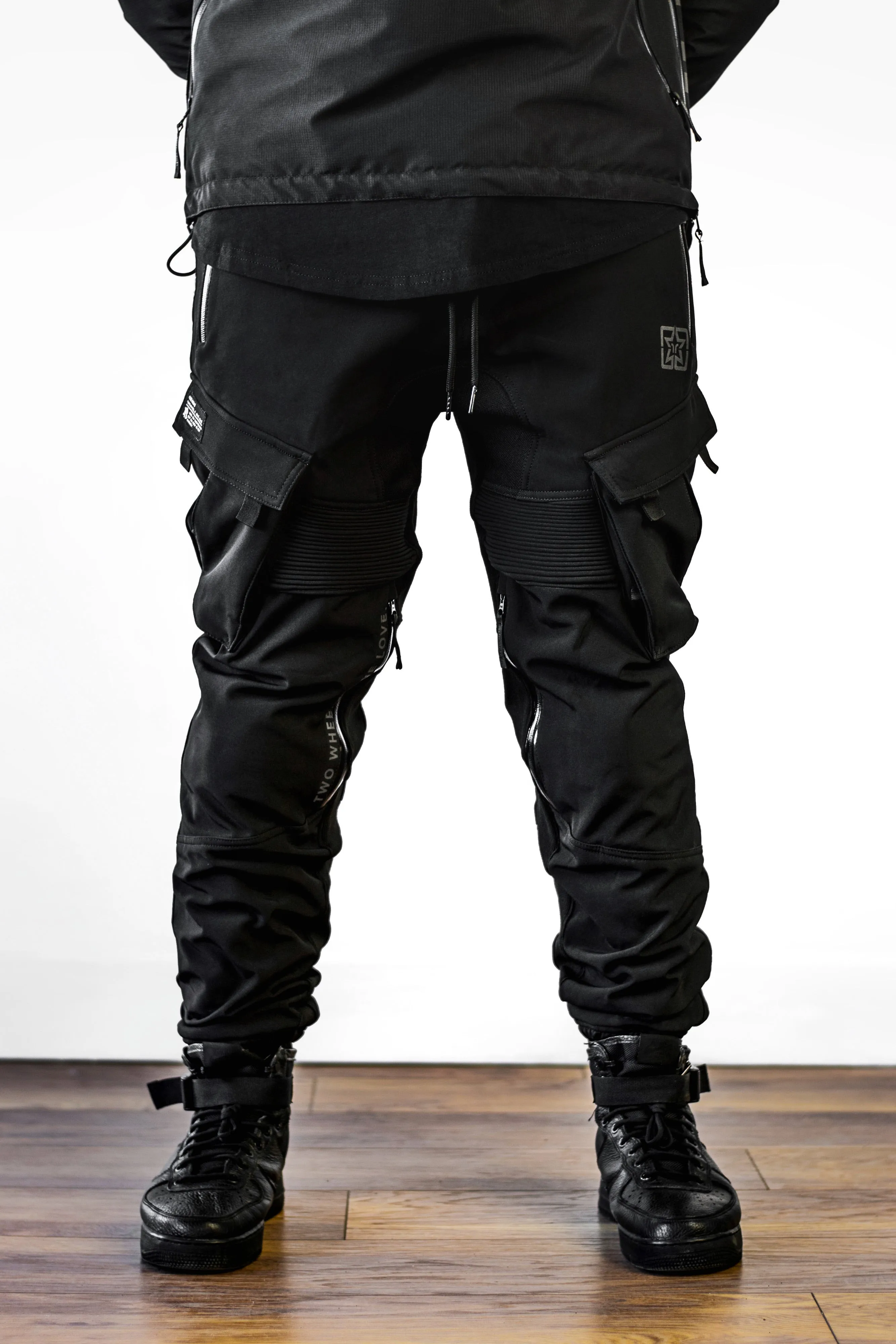 Unit 16™ Armoured Softshell Cargo Joggers {Black}