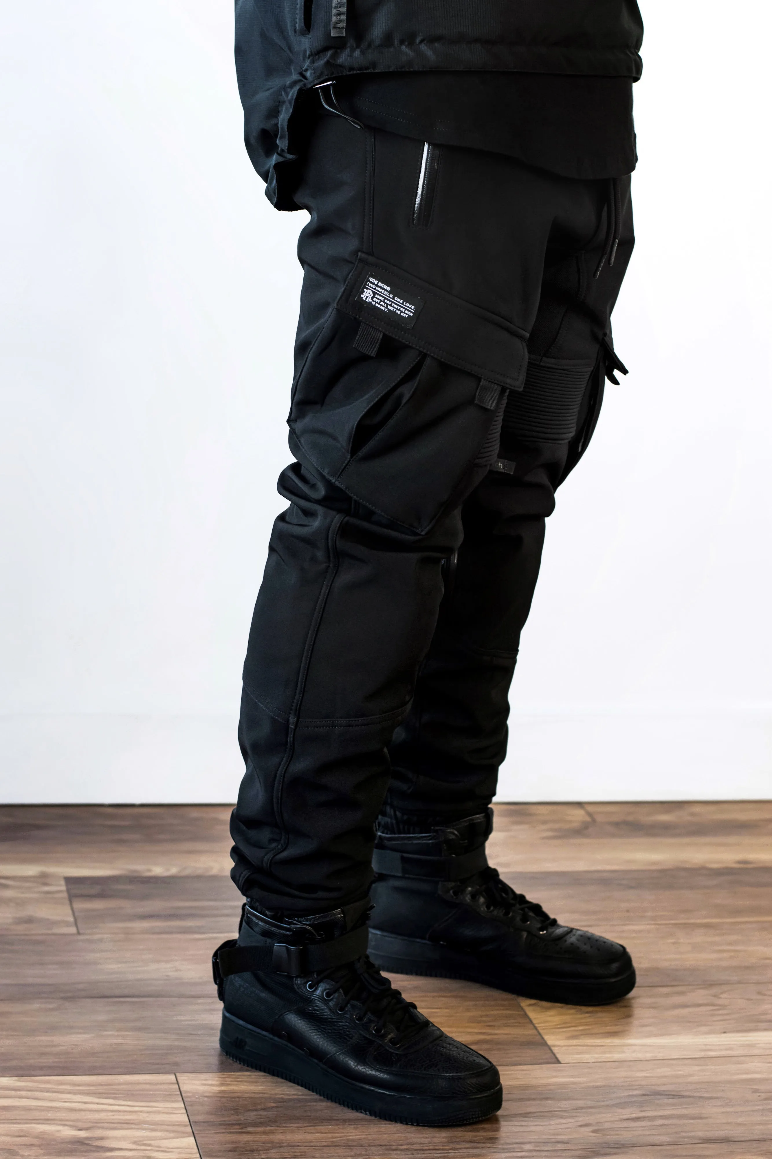 Unit 16™ Armoured Softshell Cargo Joggers {Black}