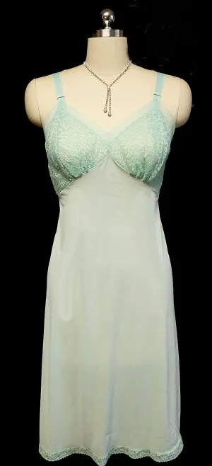 *VINTAGE SEAMPRUFE LACE SLIP IN RARE SEA GREEN